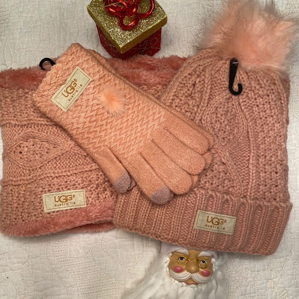 Ugg 3pc hat scarf and gloves set